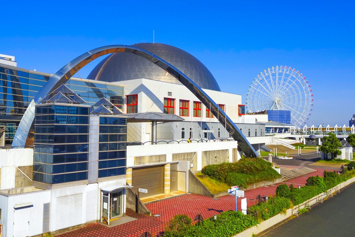 The aquarium's domed building on the Nagoya bayfront, beside the Ferris wheel.
