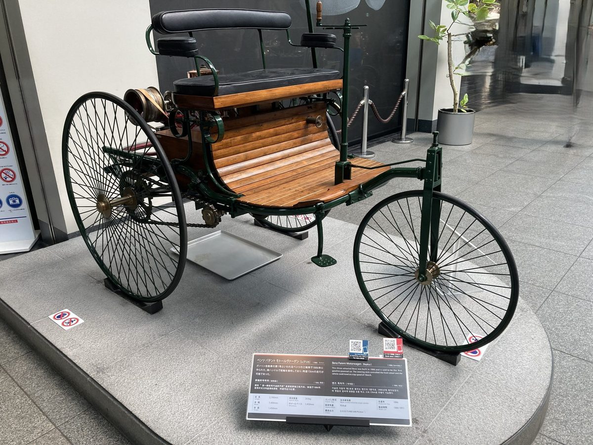 The same 1886 Benz Patent-Motorwagen replica from another angle, its bench seat and brass fittings on show.